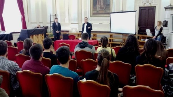 Maturantima gimnazije &bdquo;Jovan Jovanović Zmaj&ldquo; predstavljeni FIMEK i Pravni fakultet za privredu i pravosuđe