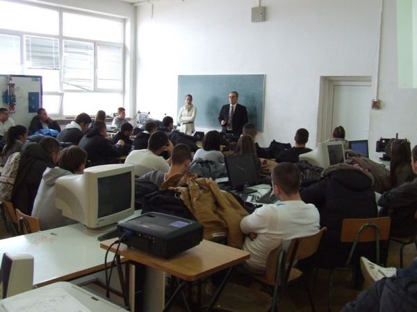 FIMEK posetio tehničku školu „Mihajlo Pupin“ u Inđiji